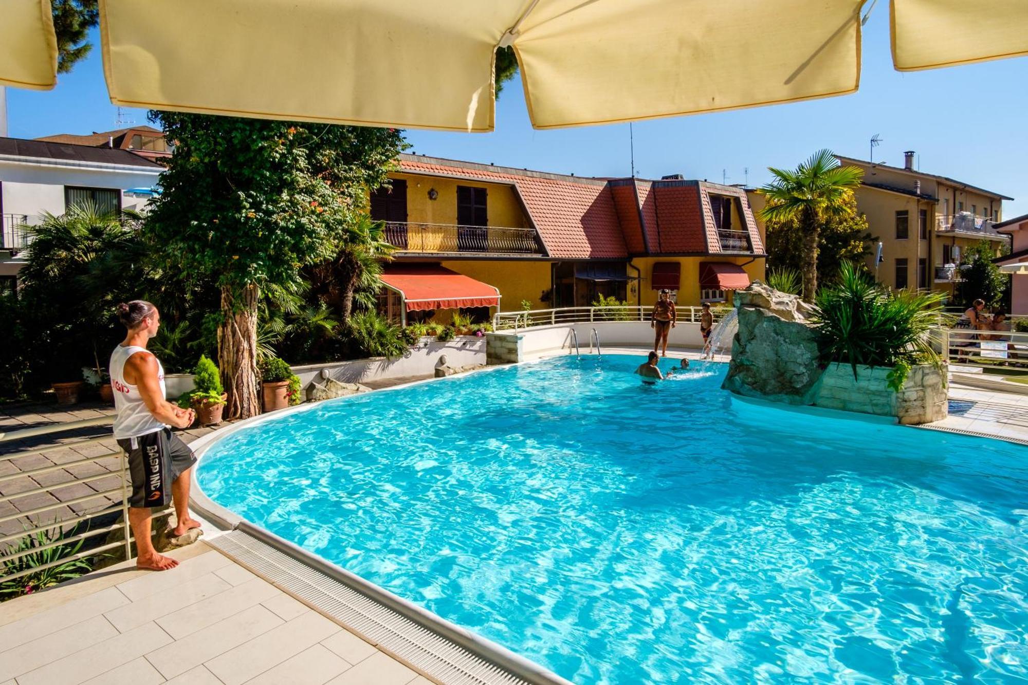 Hotel Bristol Bellaria-Igea Marina Extérieur photo